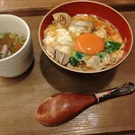 暫 - 親子丼。スプーンより小さい親子丼
