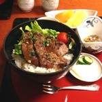 日本料理 開運亭 - ビフテキ丼　1080円