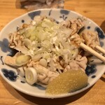 もつ焼き 小江戸 - ホルモン刺し。ニンニク。