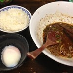 Aka Tatsu - 食べ終わった担担麺にご飯と温泉たまご各１００円
