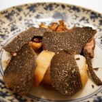 フルタ - 猪肉の揚げ物　郡上味噌で作ったソースを添えて、フランス産ウィンタートリュフをまぶして
      