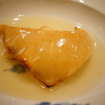 フカヒレステーキ　フランス・ロワール産ホワイトアスパラガスを添えて