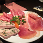 ヴィエイユ ヴィーニュ - ハム盛り合わせ