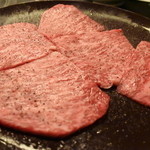 ●この美しい肉に若干のサシが入ったビジュアルは見事。