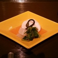 祇園 なん波 - 先付～ふく白子豆腐、うど、せり？