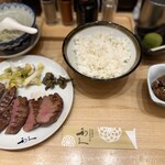 牛たん炭焼利久 - 