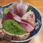 絶品の刺し盛り（鮃、鰆の炙り、ぶり、ぶりの炙り、しめ鯖）