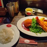 洋食とワインのお店 土筆苑 - カニコロ&エビフライセット　2,600円