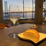 DINING ROOM IN THE MAIKO - パンとワインの関係♡