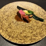 DINING ROOM IN THE MAIKO - 肉料理は、淡路椚座牛の焦がしバタ〜(o^^o)