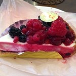 ラ・ペッシュ - 赤い果実とﾏｽｶﾙﾎﾟｰﾈのﾀﾙﾄ