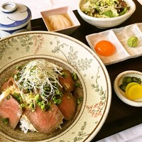 A5黒毛和牛のローストビーフ丼御膳
