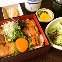 黒豚の角煮炙り焼き重御膳