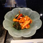 雪月花 - ◯自家製キムチ＆ナムル盛り合わせ

白菜、大根、きゅうりとなり
大根のカクテキはシャキッと食感で甘みがあり
キムチには甘み、出汁感、ピリ辛感、胡麻油が感じられ
バランス良くあって美味しい