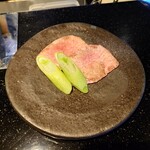 雪月花 - ◎黒毛和牛タン　となる
ほんのりと塩胡椒がされていて
食感に弾力感、脂の甘みがあり美味しいなあ♪