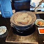 雪月花 - 途中から炭火焼きの鉢がセットされた