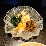 雪月花 - ◯ナムルの盛り合わせ
ゼンマイは甘みとピリっと感ある胡麻油
大根と人参は甘酢漬けに胡麻油が合わされている
薄い筍には醤油出汁感と胡麻油が合わされ
ほうれん草はシャキッと食感があり
普通なナムルな味わい