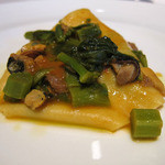 Convivio - 菜の花とムール貝のラザニエッテ 　春を感じます。