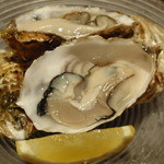 MA MAISON - 今日３／７のお勧めメニュー“生牡蠣”１ケ５００円です。