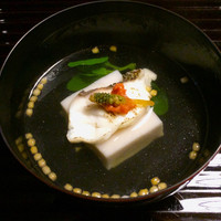かなざわ玉泉邸 - お椀です。土筆が春の雰囲気です。