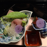 かなざわ玉泉邸 - お造り。春の野草が美しい。