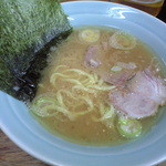 家系ラーメン まこと家 - 2015/03/03 夜7時前ラーメン「麺半分！」