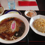 Chuukanokimpou - 醤油ラーメン+五目炒飯セット648円