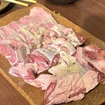 熟成豚ホルモン えいじ - 