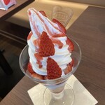 FARM PATISSERIE LE FUKASAKU - いちごのパフェ