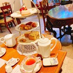 salon de the Tea shot - 紅茶が来る前に食べてしまいました。
