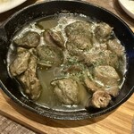 大衆バル ビストロ パッチョ - 砂肝のアヒージョ