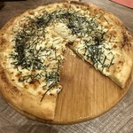 大衆バル ビストロ パッチョ - 餅入り明太ピザ