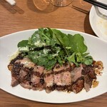＝WINE USHIYAMA - 牛肉のタリアータ　バルサミコソース