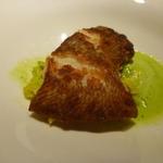 パトゥ - 魚料理：赤舌平目のポワレ、ちじみキャベツ、パセリソース