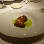 パトゥ - 魚料理：赤舌平目のポワレ、ちじみキャベツ、パセリソース