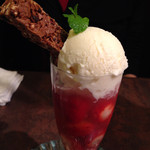 Matasaburo - いちごとミルクジェラートのパフェ