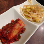 お通し(キムチともやしナムル)