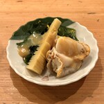 晩酌と晩御飯 ちょうつがひ - ・お通し 550円/税込
(帆立、筍、わかめのヌタ)
