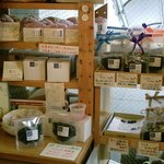 午前10時午後3時 - 店頭での紅茶の販売もあります。