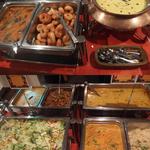 ニルワナム 虎ノ門店 - バイキング形式でいろんな料理が味わえます