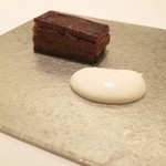 カンテサンス - ガトーノワゼットとミルククリーム添え✭