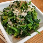 丸福 - 菜の花おひたし¥380
ホワイトボードメニュー
少々醤油を垂らして絶妙な食感が美味しい
これまた盛りがいいので思う存分楽しめる