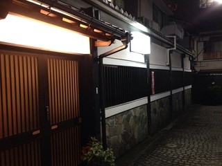 kagurazakakappoukoshino - 入口 歴史を感じさせる建物です