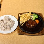 Fujiya Restaurant Nishieifuku ten - ご飯は16穀米だっけか？それよりポテトの量