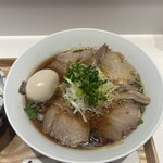 上方レインボー - 神戸ビーフ醤油ラーメン・2500円＋味玉アローカナ・300円