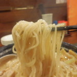 ぢどり倶楽部 - スープのからむ細麺