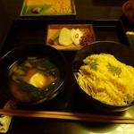 昇月 - ご飯：ちらし寿司、錦糸玉子のせ
      味噌汁：自家製味噌の玉子とわかめの味噌汁