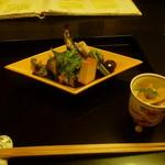 昇月 - 八寸：鰯、厚焼き玉子、蕗の頭（蕗味噌）、こごみ、菜の花、花豆に煮物、他季節の野菜中心の八寸、ウドと薄揚げの酢味噌和え