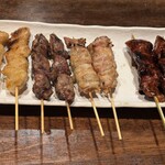 ごち魂 - ぼんじり、こころ（はつ）、せせり、レバー（全て二本縛り、360円）