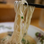 博多らーめん 和 - 麺リフトアップ